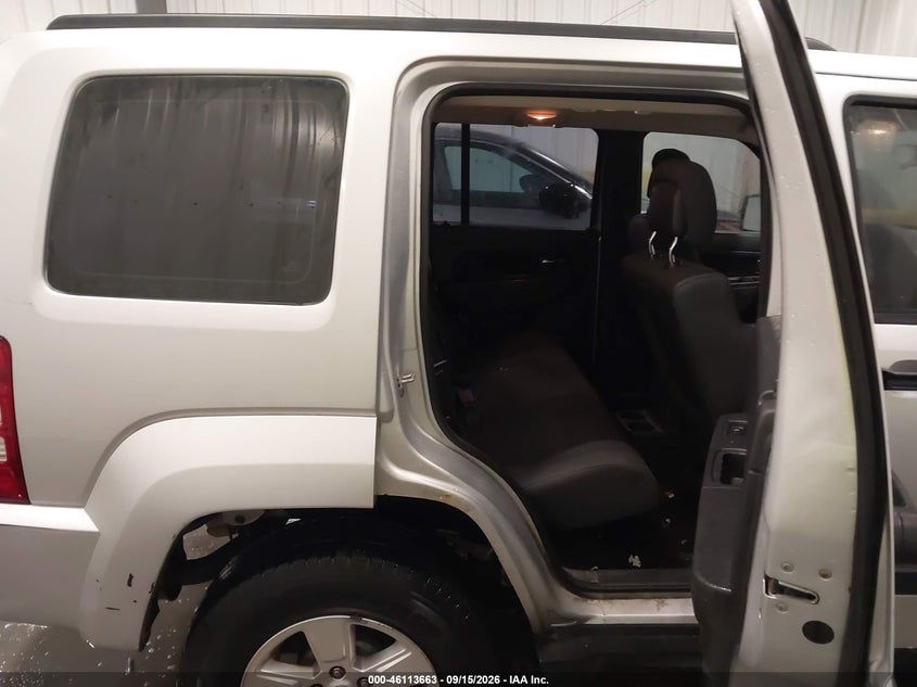 2012 JEEP LIBERTY auction photo 8