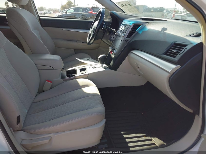 2013 SUBARU OUTBACK auction photo 5
