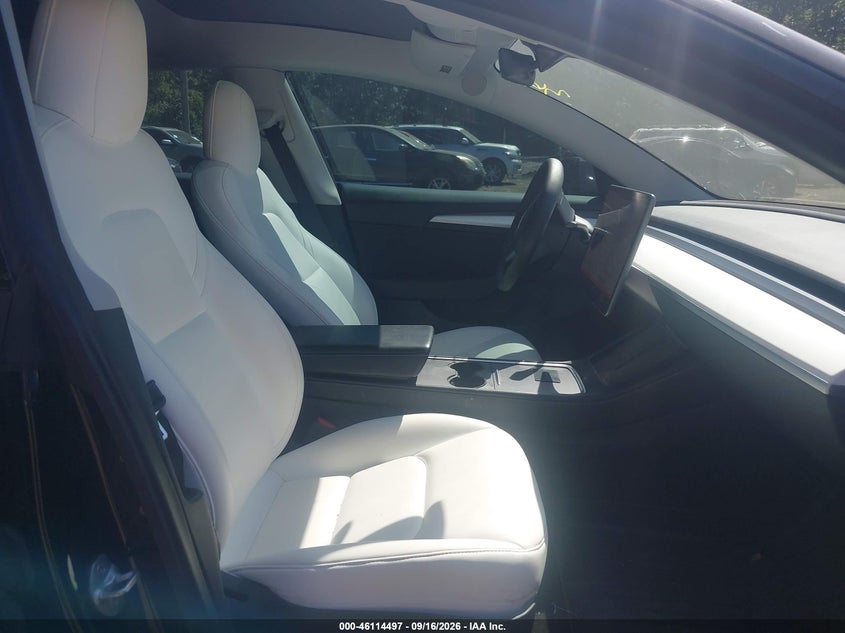 TESLA MODEL 3 - zdjęcie 5