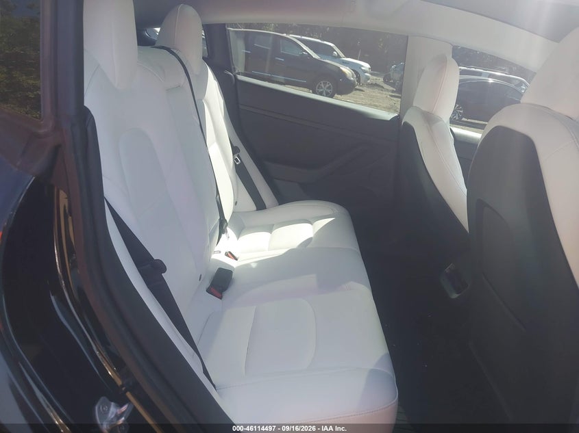 TESLA MODEL 3 - zdjęcie 8