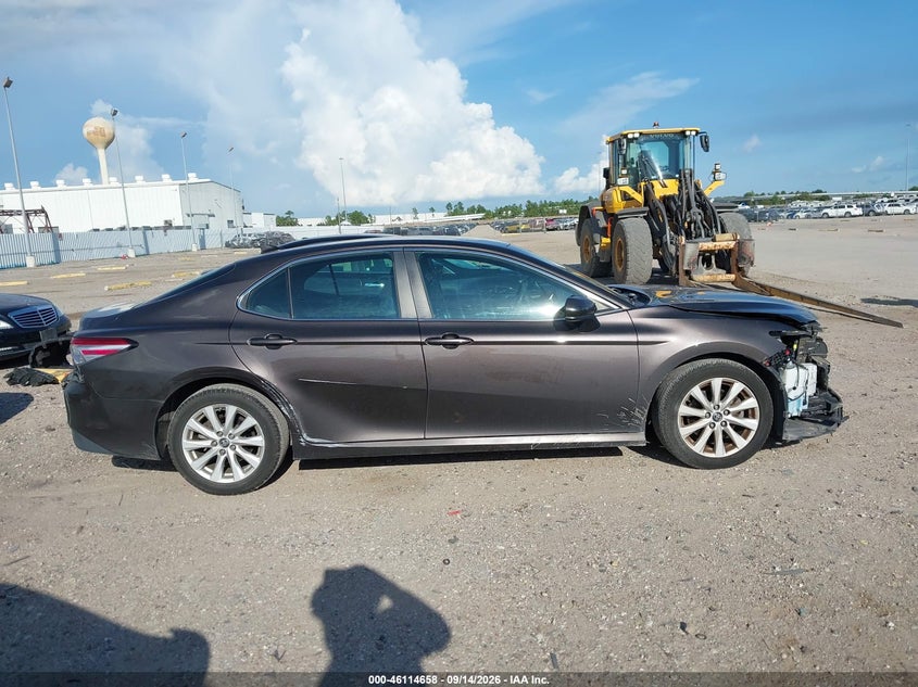 TOYOTA CAMRY - zdjęcie 14