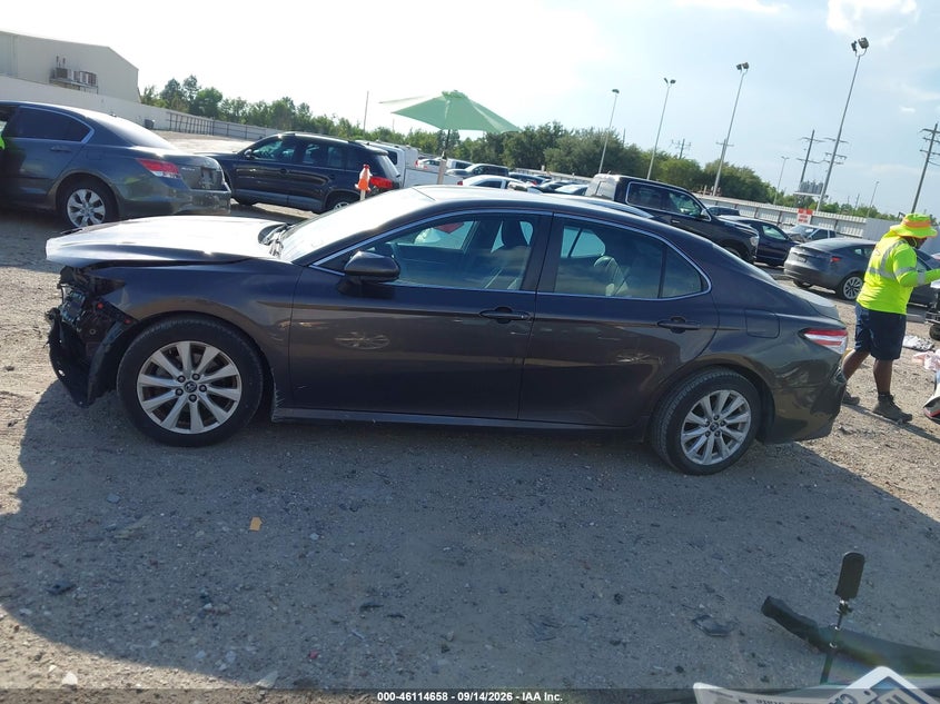 TOYOTA CAMRY - zdjęcie 15