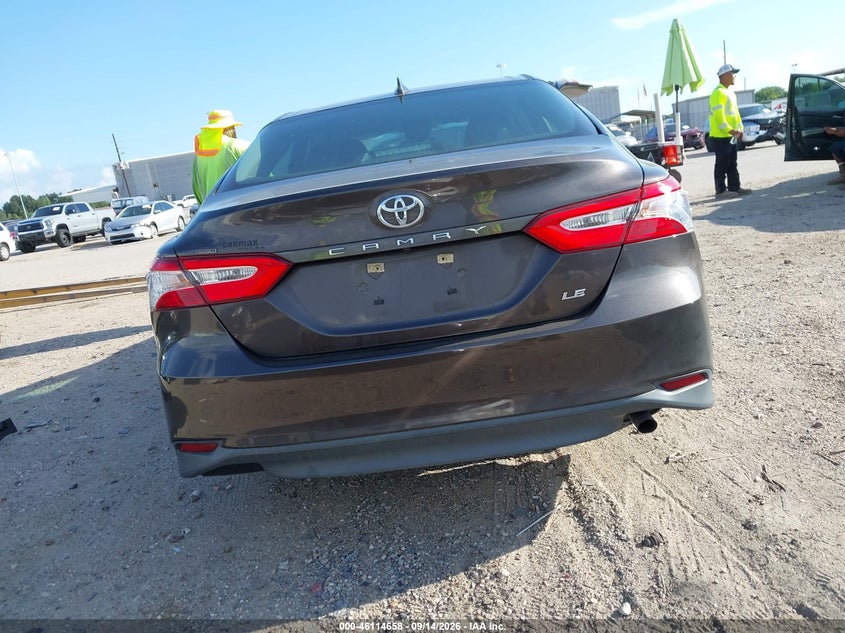 TOYOTA CAMRY - zdjęcie 17