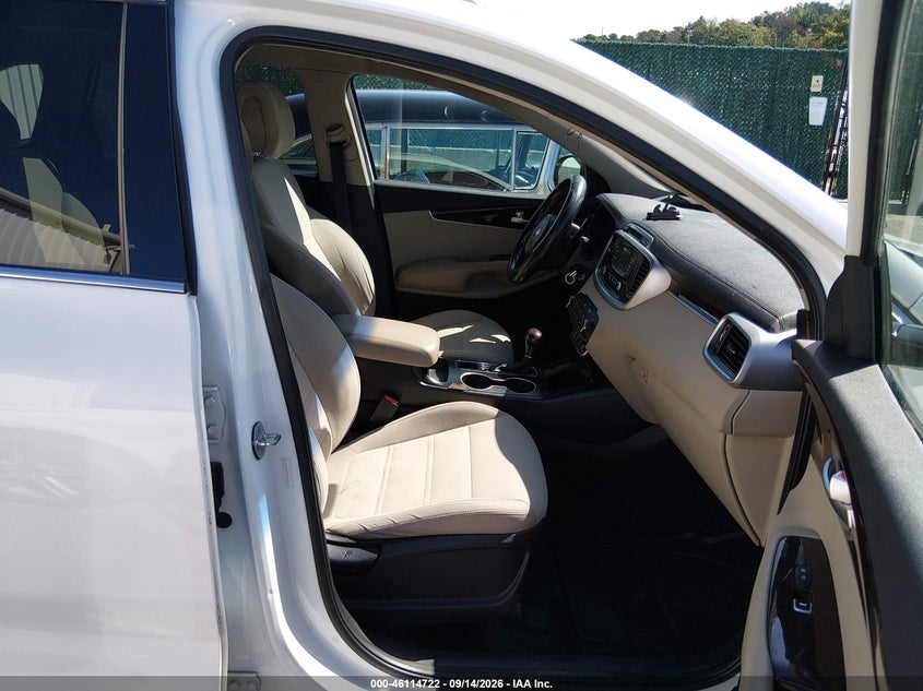 2016 KIA SORENTO auction photo 5
