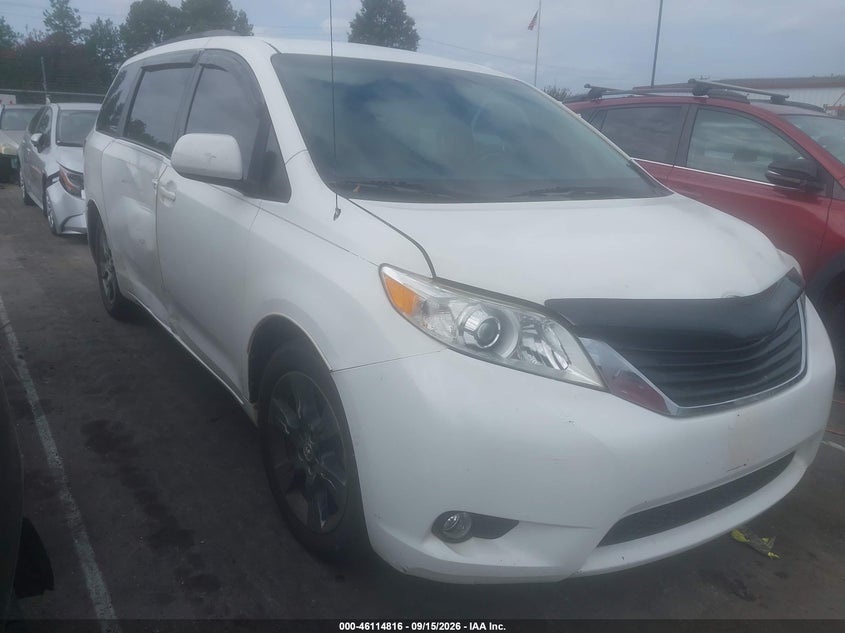 2011 TOYOTA SIENNA LE