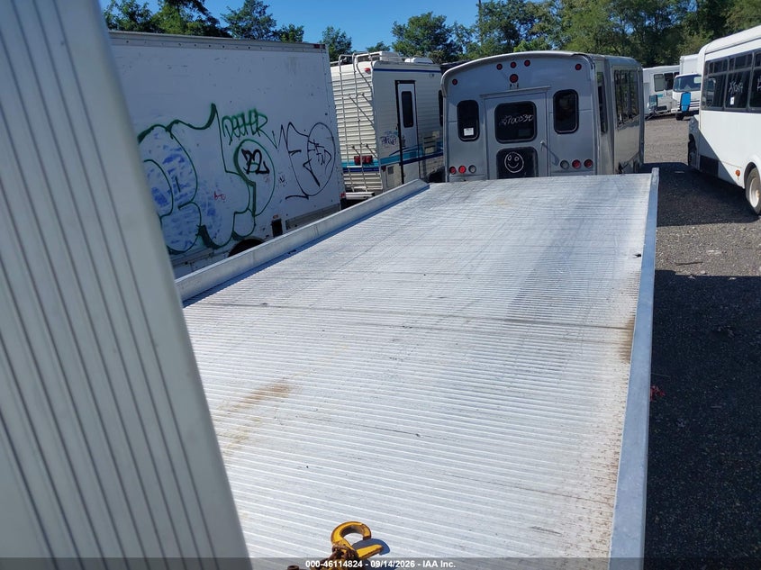 2005 FREIGHTLINER M2 auction photo 6