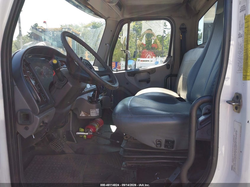 2005 FREIGHTLINER M2 auction photo 7