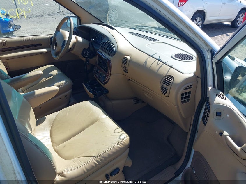 2000 CHRYSLER TOWN & COUNTRY auction photo 5