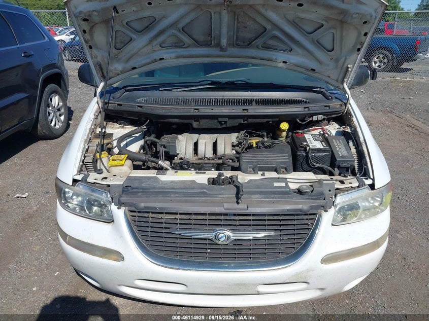 2000 CHRYSLER TOWN & COUNTRY auction photo 6