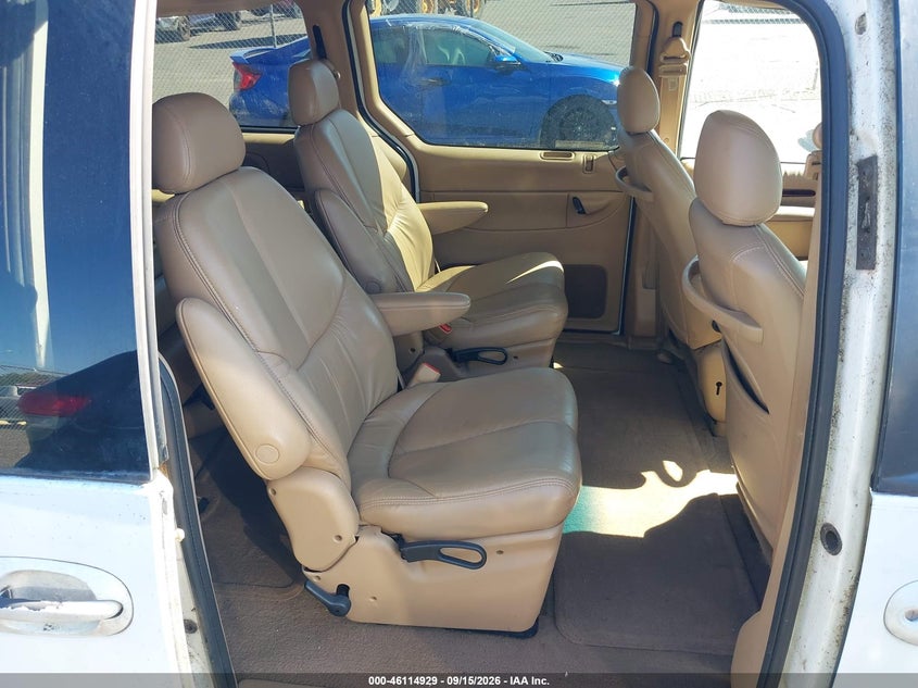 2000 CHRYSLER TOWN & COUNTRY auction photo 8
