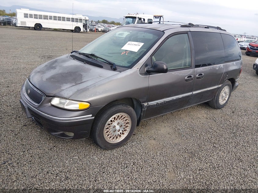 1997 CHRYSLER TOWN & COUNTRY auction photo 2