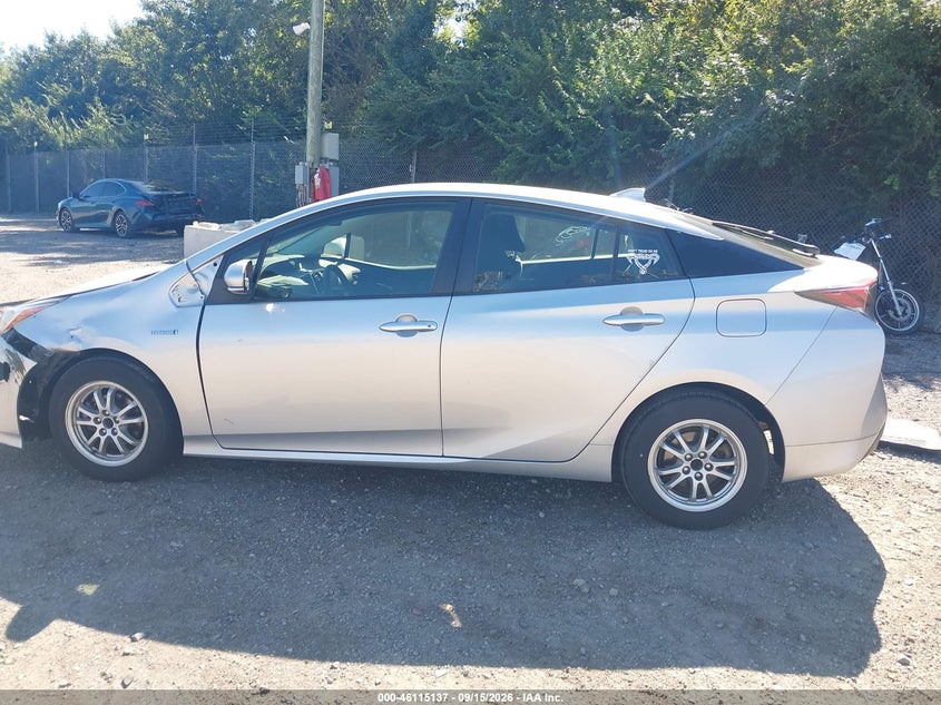 TOYOTA PRIUS - zdjęcie 15