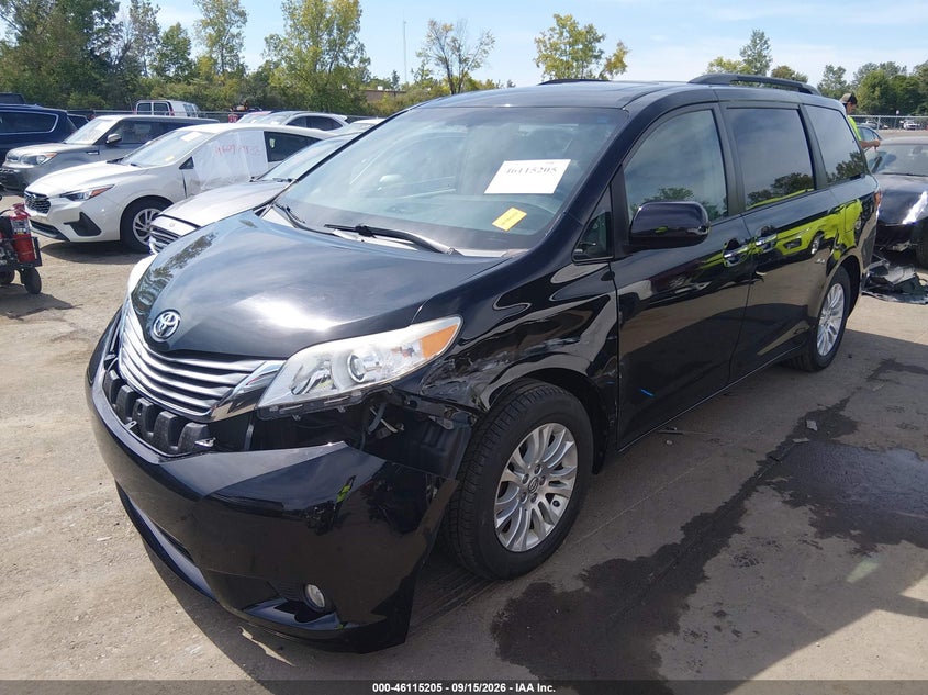 2015 Toyota Sienna, Left Front, IAAI, VIN 5TDYK3DC3FS657495 — photo 2