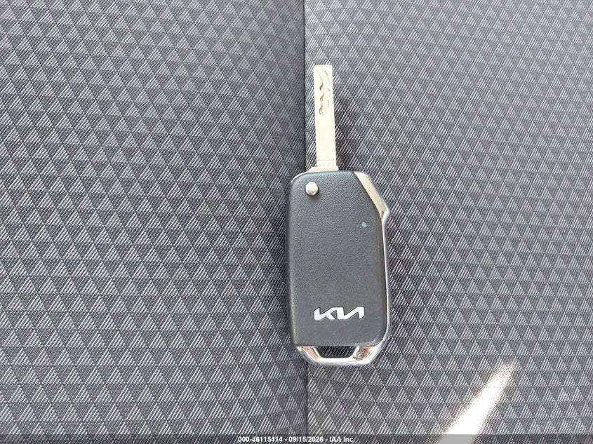 2025 KIA SOUL LX · Фото 11
