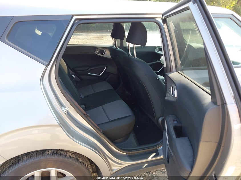 2025 KIA SOUL LX · Фото 8