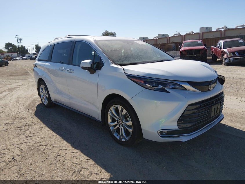 2024 TOYOTA SIENNA auction photo 1