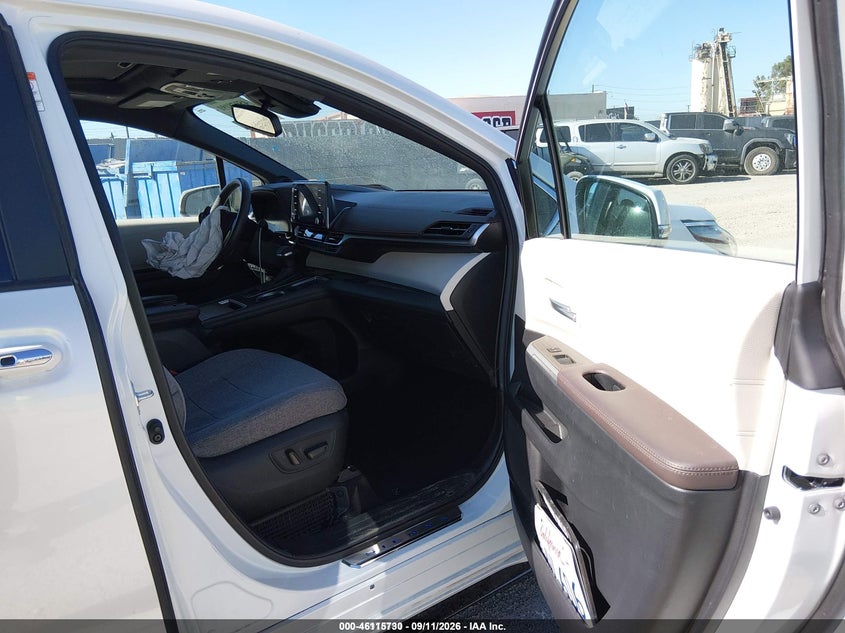 2024 TOYOTA SIENNA auction photo 5