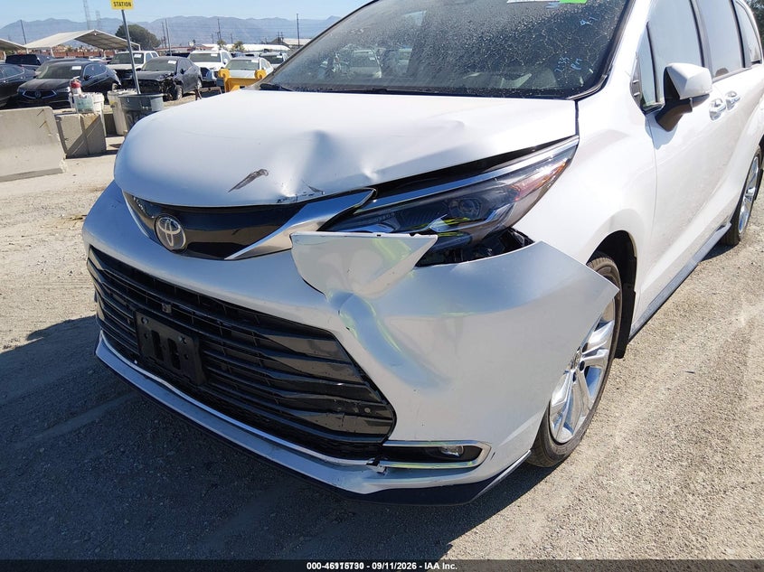 2024 TOYOTA SIENNA auction photo 6
