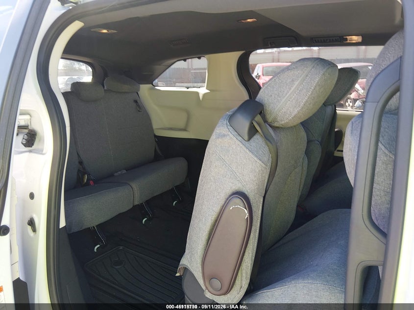 2024 TOYOTA SIENNA auction photo 8