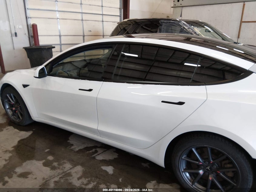 TESLA MODEL 3 - zdjęcie 15