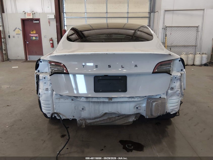 TESLA MODEL 3 - zdjęcie 6