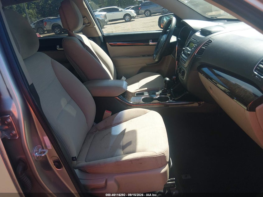 2014 KIA SORENTO auction photo 5