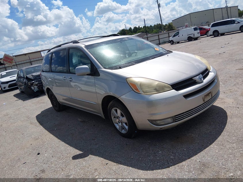 2004 TOYOTA SIENNA auction photo 1