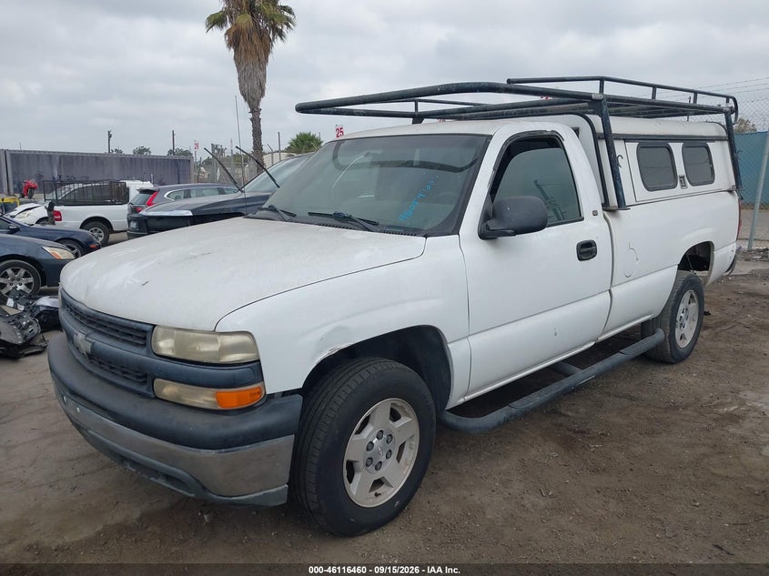 2000 Chevrolet Silverado, Normal Wear & Tear, IAAI, VIN 1GCEK14V6YE428049 — photo 2