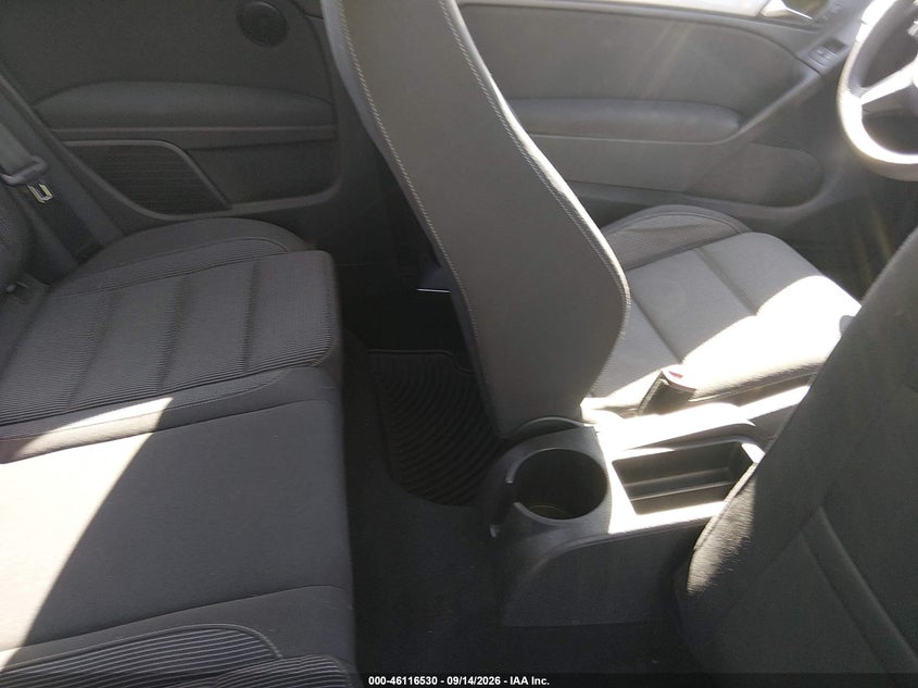2011 VOLKSWAGEN GOLF auction photo 8