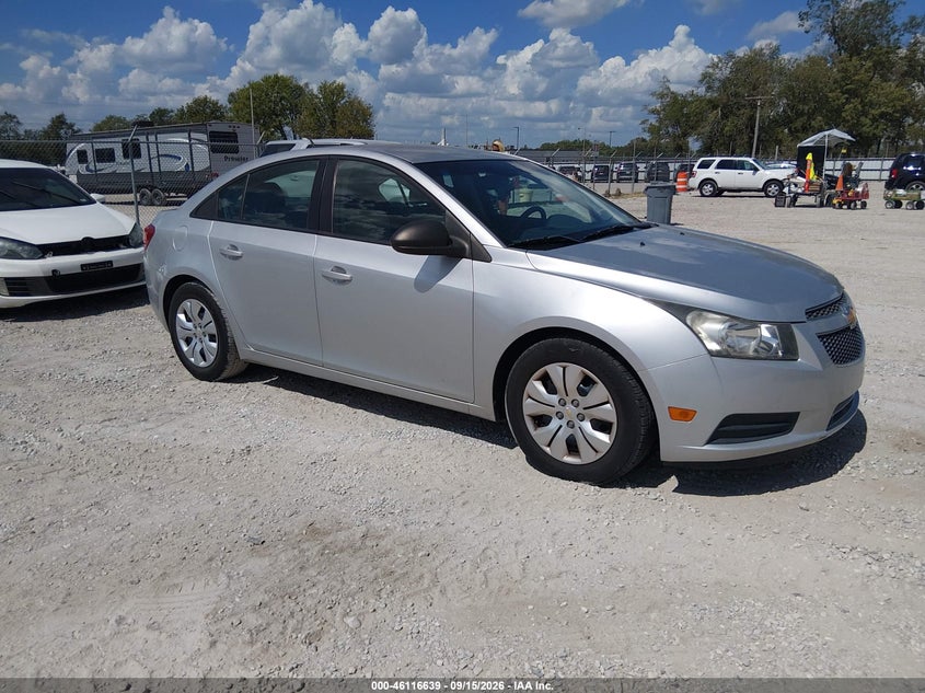 2013 CHEVROLET CRUZE auction photo 1