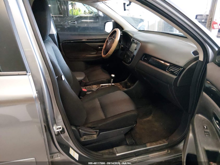 2014 MITSUBISHI OUTLANDER auction photo 5