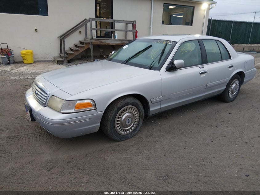 2001 FORD CROWN VICTORIA auction photo 2