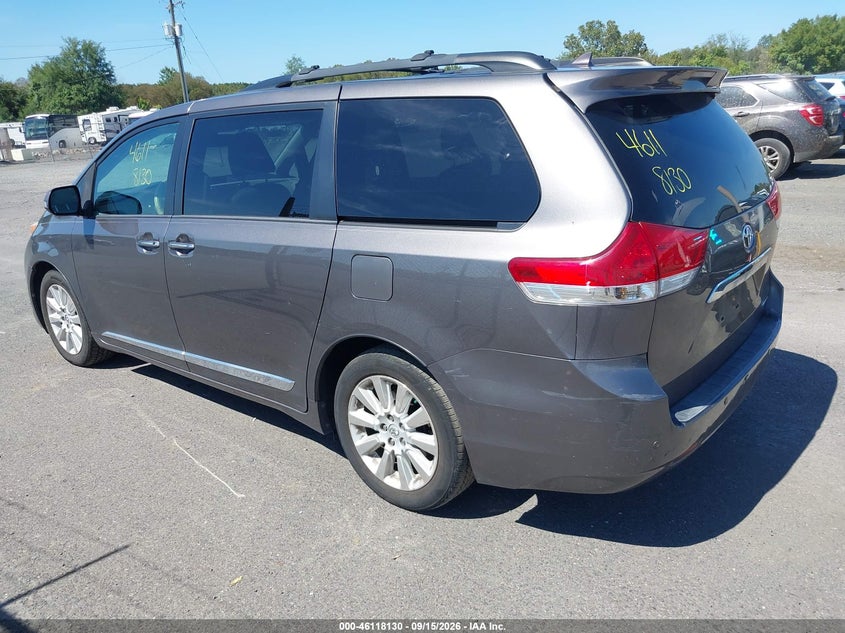 2014 TOYOTA SIENNA auction photo 3