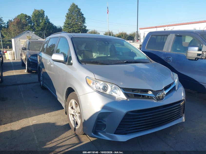TOYOTA SIENNA - zdjęcie 1