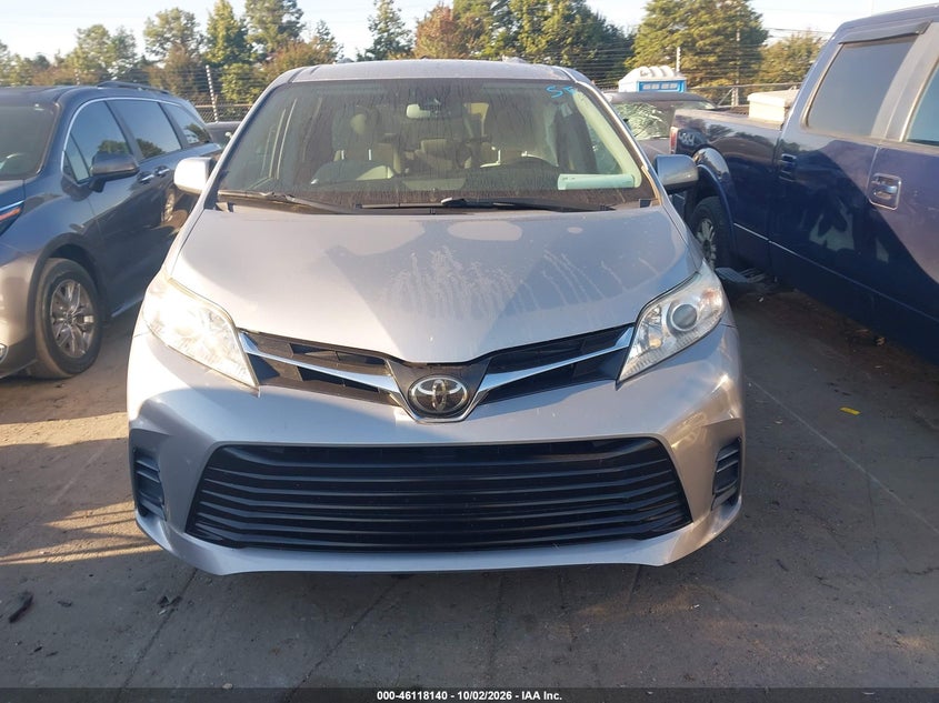 TOYOTA SIENNA - zdjęcie 12