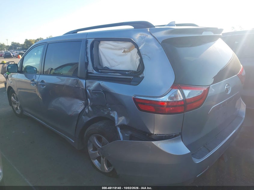 TOYOTA SIENNA - zdjęcie 14