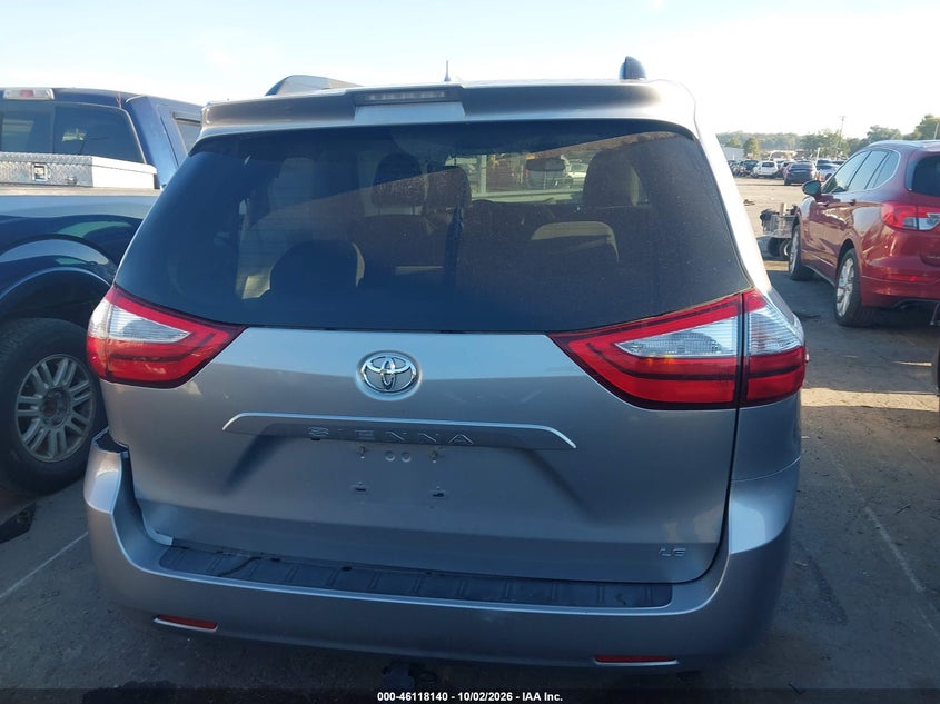TOYOTA SIENNA - zdjęcie 16