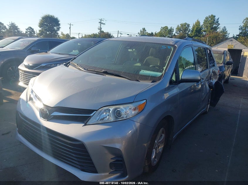 TOYOTA SIENNA - zdjęcie 2