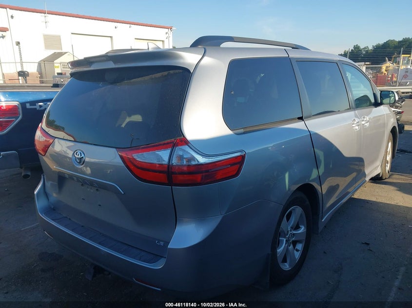 TOYOTA SIENNA - zdjęcie 4