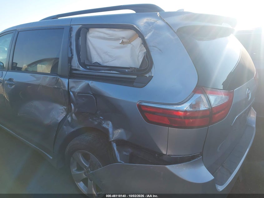 TOYOTA SIENNA - zdjęcie 6