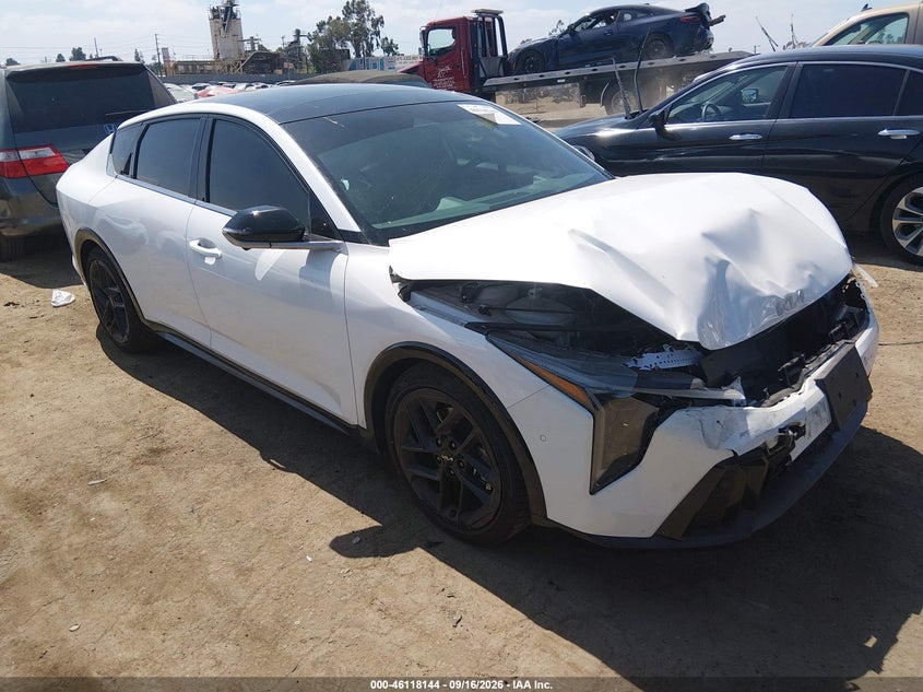Vin: 3kpfw4dc0se254659, lot: 46617864, kia k4 gt-line turbo 2025 img_1
