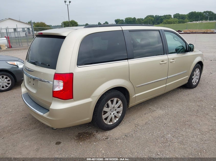 2011 CHRYSLER TOWN & COUNTRY auction photo 4