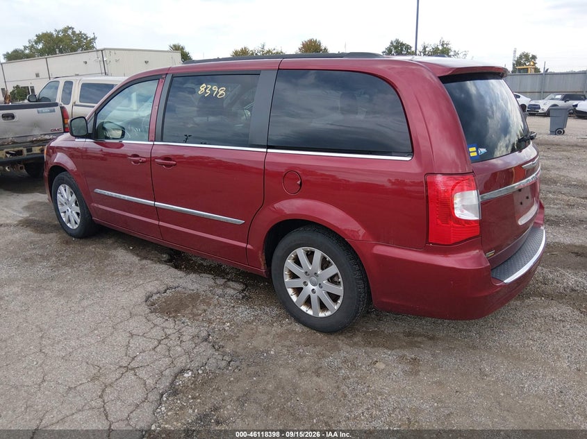 2015 CHRYSLER TOWN & COUNTRY auction photo 3