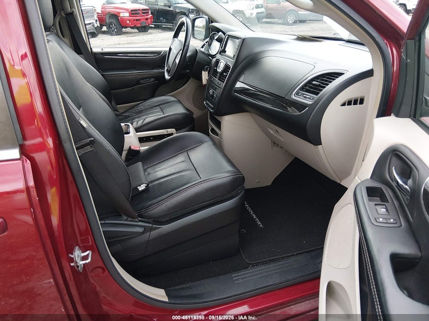 2015 CHRYSLER TOWN & COUNTRY auction photo 5