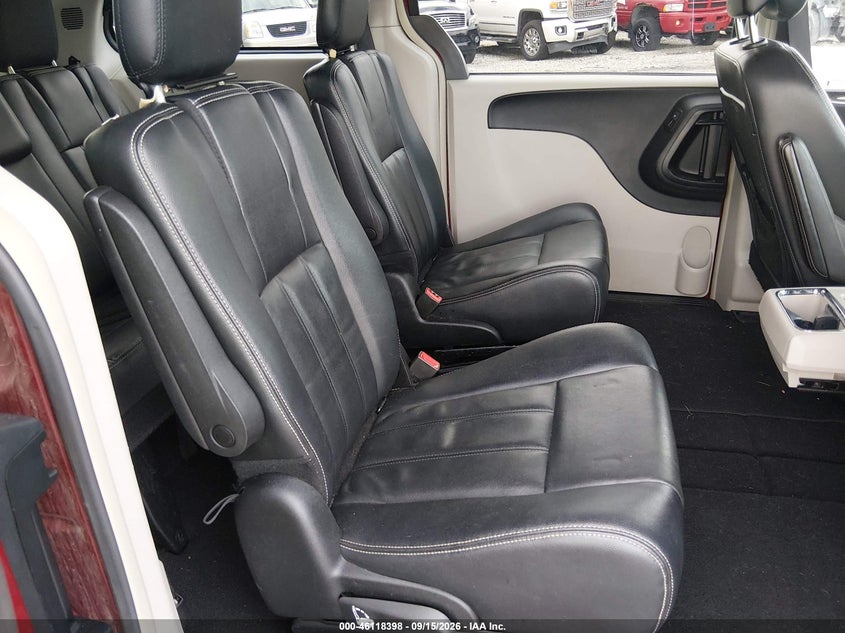 2015 CHRYSLER TOWN & COUNTRY auction photo 8