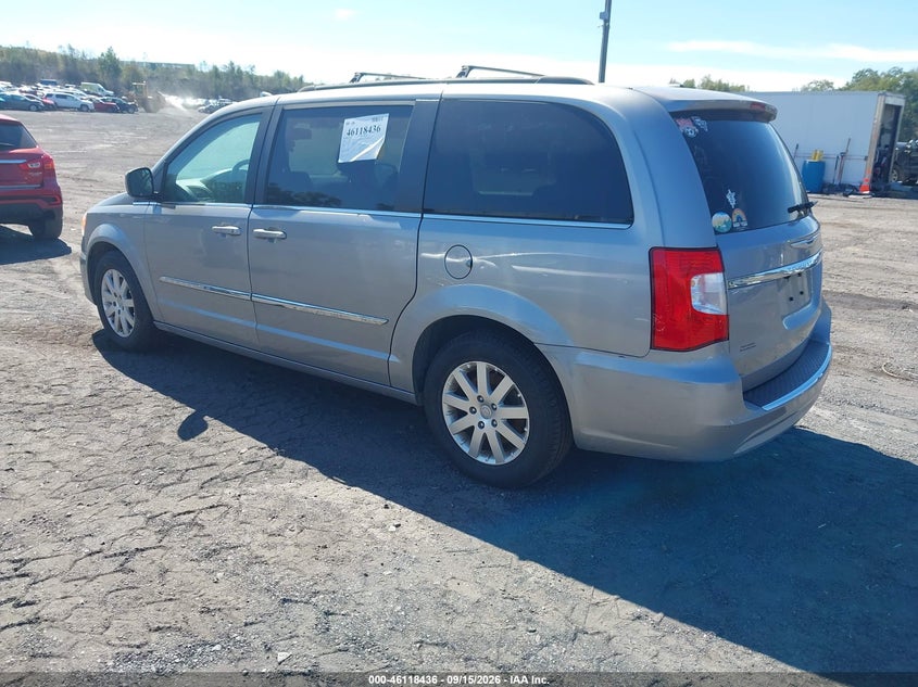 2016 CHRYSLER TOWN & COUNTRY auction photo 3
