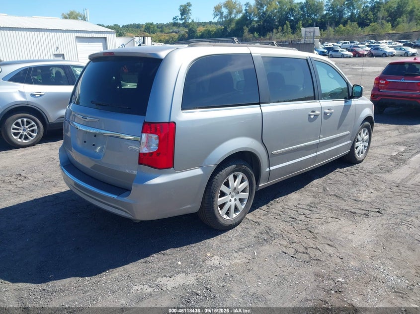 2016 CHRYSLER TOWN & COUNTRY auction photo 4