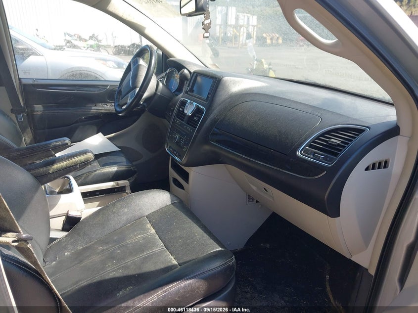 2016 CHRYSLER TOWN & COUNTRY auction photo 5