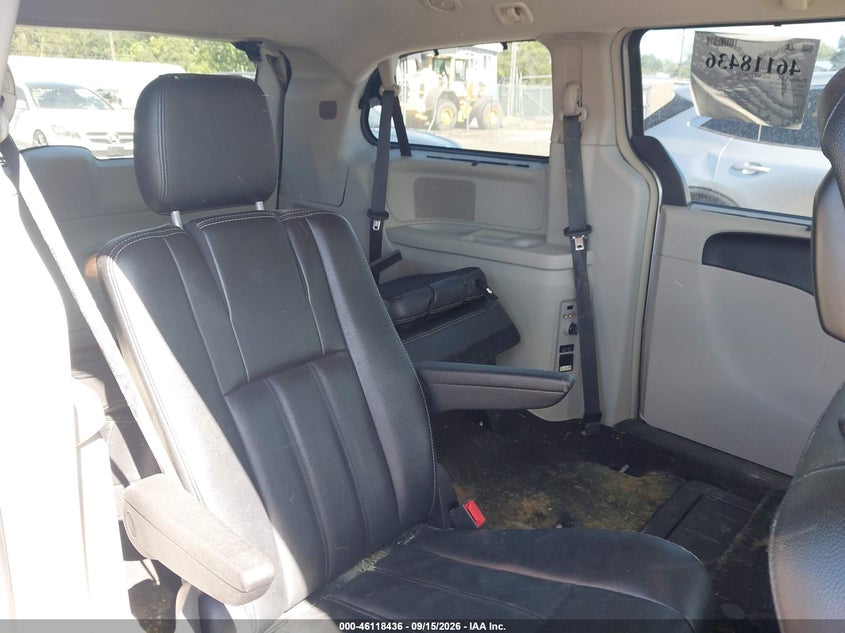 2016 CHRYSLER TOWN & COUNTRY auction photo 8