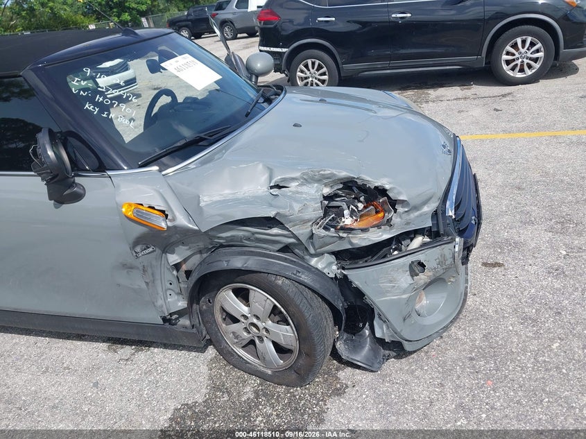 2019 MINI CONVERTIBLE COOPER · Фото 6
